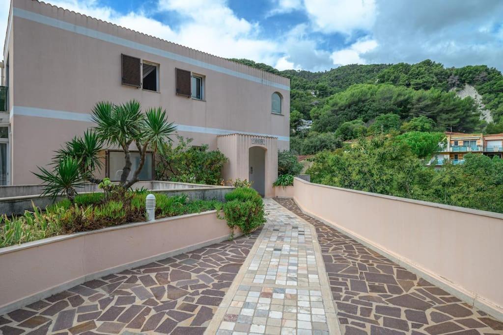 La Villa Julia - Calme - Spacieux - Parking Prive - Climatisation Mentona Zewnętrze zdjęcie
